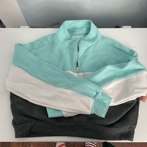 It’s a long sleeve turtleneck crop top sweater with a 3 colour combination.